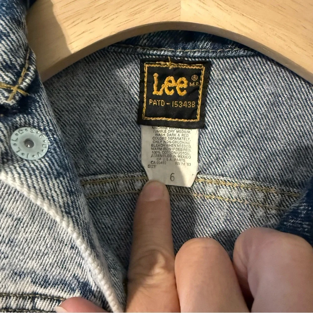 Vintage Lee Kids Light Acid-Wash Denim Jacket - Blue/White Size 6